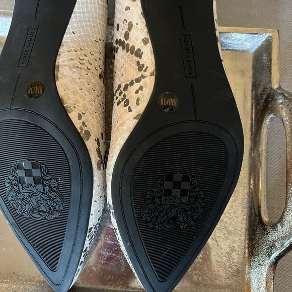 VINCE CAMUTO Naureen Women's Kitten Heel Pumps Heels Sz 8 Ivory Silver Snake - Picture 5 of 6